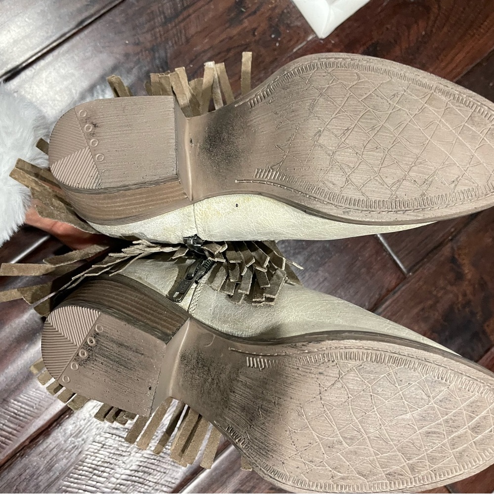 Brand new boots bought at a boot Shop in TN. Size 7 Medium